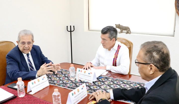 Gobernador recibe visita del Embajador de Panamá en México