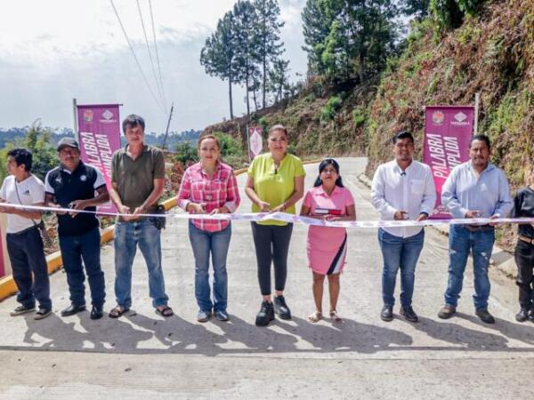 La justicia social llegó a San Antonio Chicharras con pavimentación hidráulica