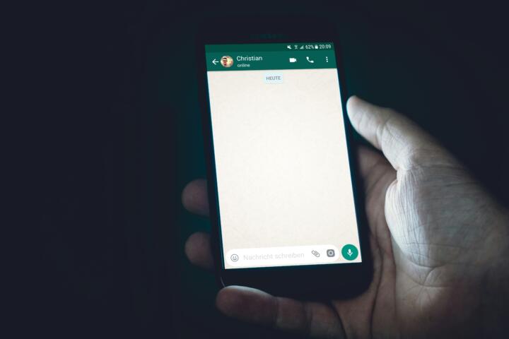 ¿Odias los mensajes de voz? La nueva función de WhatsApp te permitirá convertirlos en texto