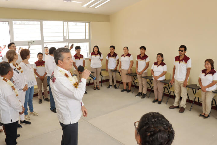 En Chiapas, continúa mejoramiento integral de espacios educativos