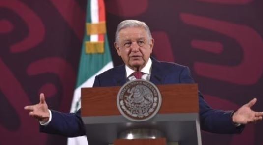 Asegura AMLO que demanda en EU contra Mexicana busca “robar” al gobierno