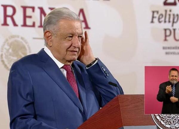 Condena López Obrador el intento de bloqueo a su libro ¡Gracias!