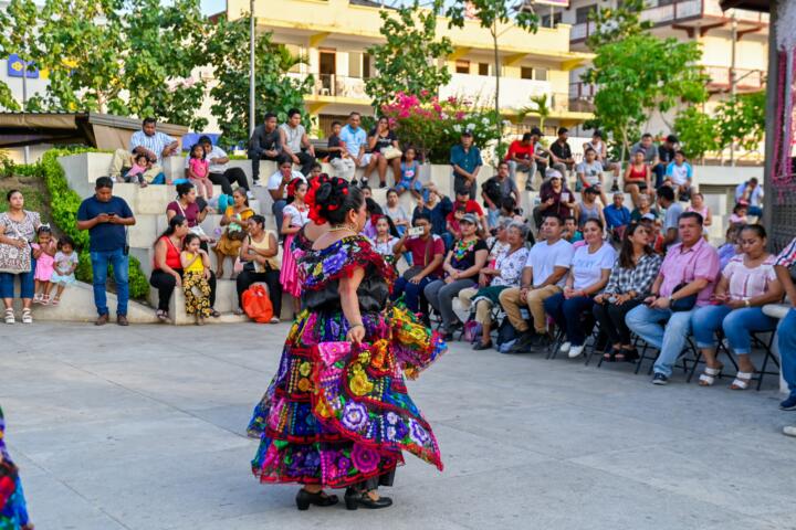 Realizan Tardes de Folclor en el parque central de Tapachula