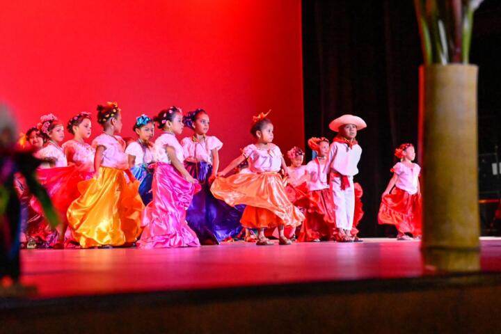 Realizan demostración de bailes regionales del nivel preescolar en Tapachula