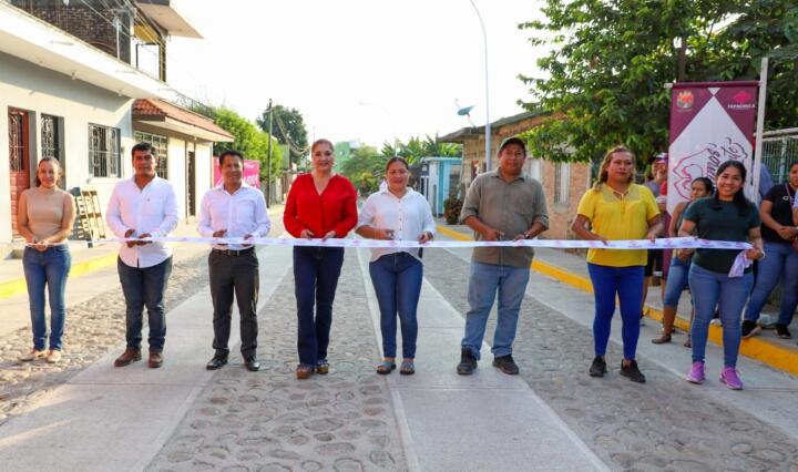 Inauguran pavimentación mixta de calles en colonia Marcelín