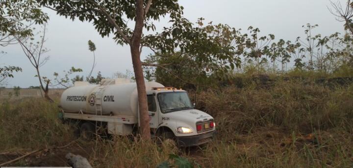 Combate Protección Civil incendio de pastizal en Tapachula