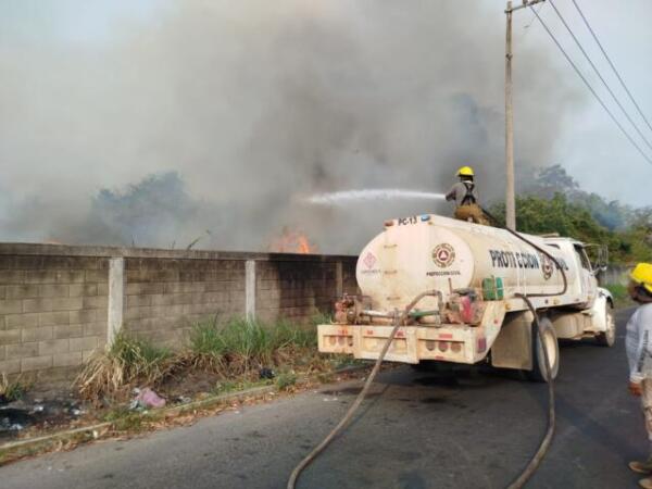 Sofoca Protección Civil de Tapachula incendio en pastizal