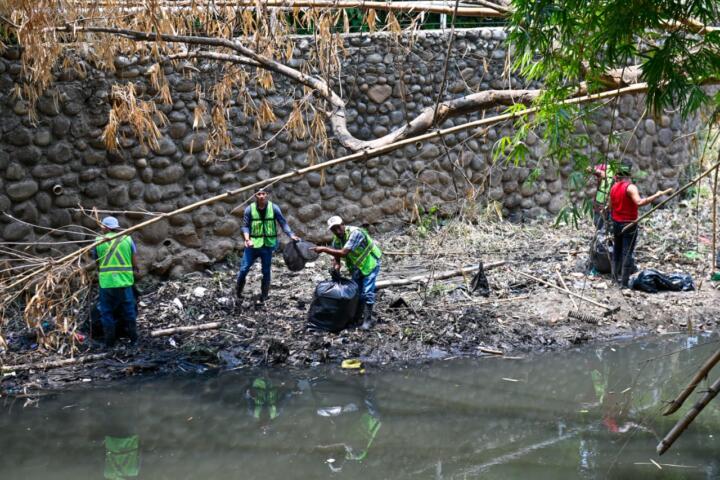 Ayuntamiento de Tapachula, realiza limpieza en Río Texcuyuapan