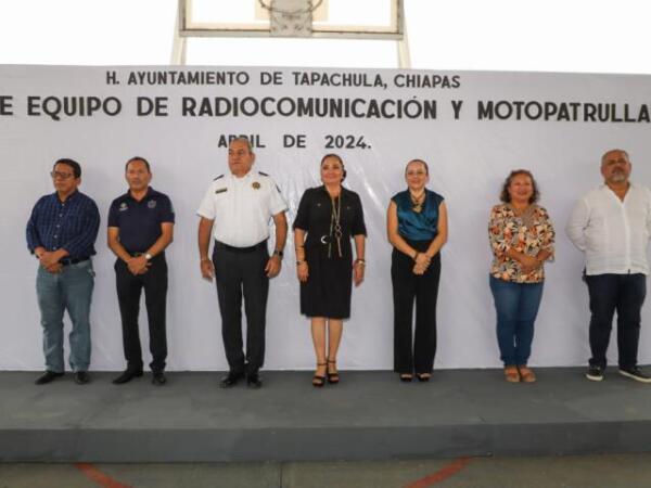 Ayuntamiento entrega equipo de radiocomunicación y motopatrullas para seguridad pública
