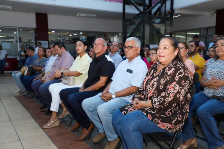 Ayuntamiento atestigua donación de sillas de ruedas al SDIF Tapachula