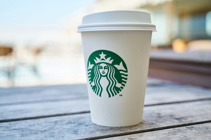 Starbucks regalará vasos reutilizables por el Día de la Tierra