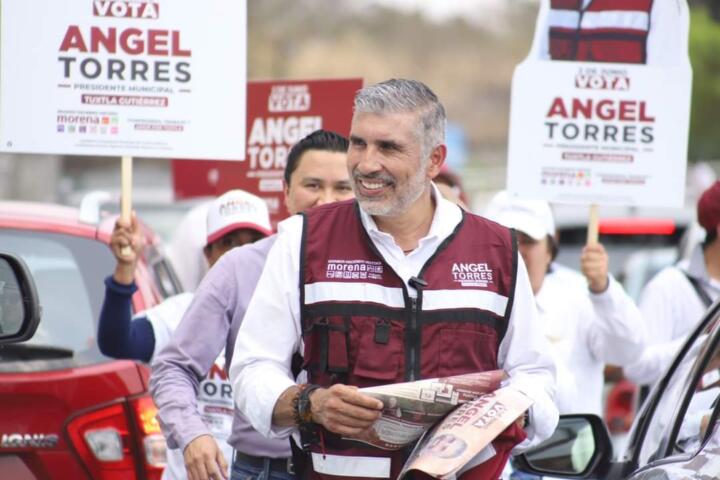 Con el slogan “Compromiso, trabajo y amor por Tuxtla” continúa brigadeo Ángel Torres