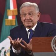 Cuestiona López Obrador la complicidad entre la corrupción y los conservadores