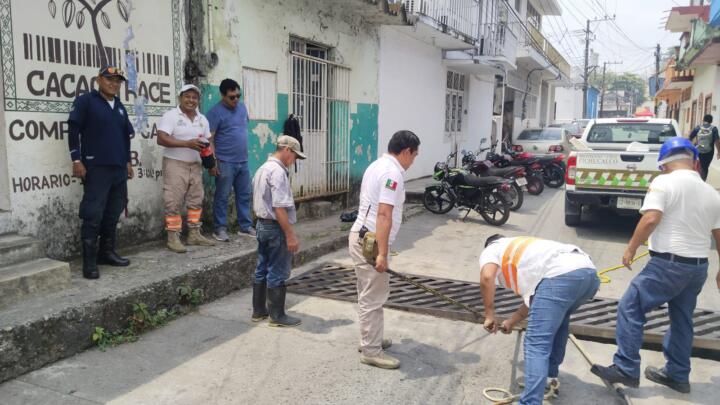 Protección Civil Chiapas exhorta a reducir riesgos de inundación con la limpieza de alcantarillas y desagües