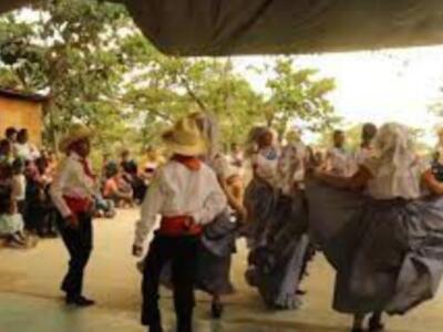 Realizan encuentro de danza en honor a San Miguel Arcángel