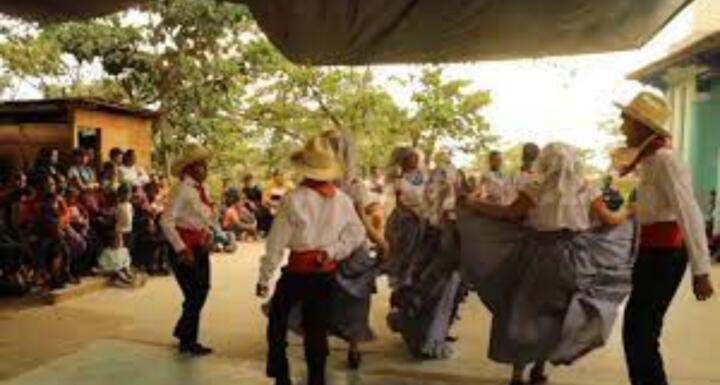 Realizan encuentro de danza en honor a San Miguel Arcángel