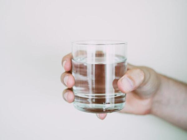 Estas son las bebidas que pueden hidratarte más que el agua