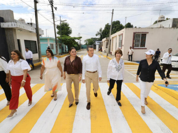 En Tapachula, Rutilio Escandón inaugura pavimentación de calle en la colonia Las Palmeras