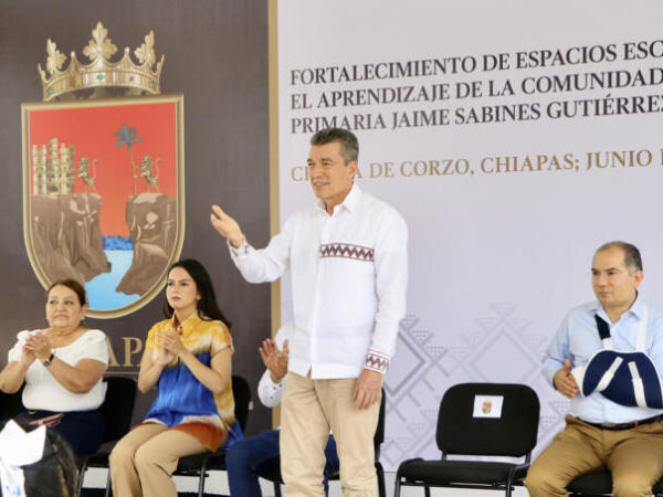 Con respaldo de AMLO, estamos sacando adelante al sector educativo de Chiapas: Rutilio Escandón