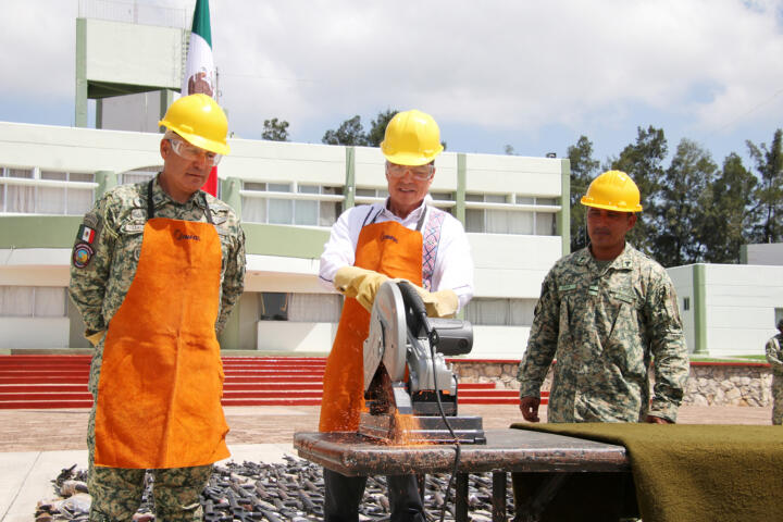 Atestigua Rutilio Escandón destrucción de 550 armas de fuego aseguradas por la Sedena