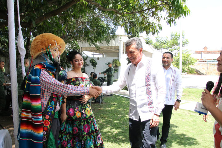 Entrega Rutilio Escandón apoyos de programas “Escuela con Valores” y “Recuperación de Espacios Públicos”