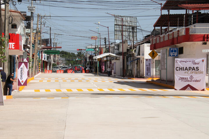 Inaugura Rutilio Escandón la pavimentación con concreto hidráulico de la calle 8ª Oriente, de Tapachula