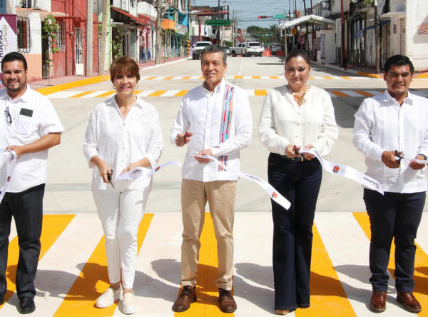 Inaugura Rutilio Escandón la pavimentación con concreto hidráulico de la calle 8ª Oriente, de Tapachula