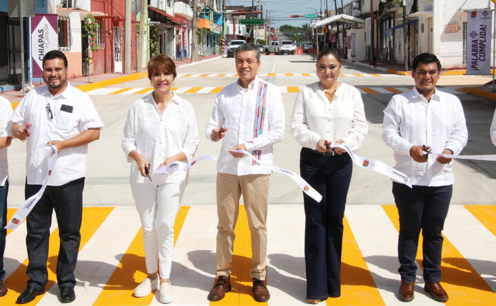 Inaugura Rutilio Escandón la pavimentación con concreto hidráulico de la calle 8ª Oriente, de Tapachula