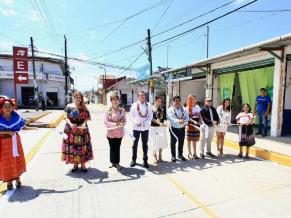 En Cacahoatán, Rutilio Escandón inaugura el Parque Público Miguel Hidalgo y pavimentación de calle