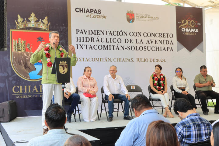 Inaugura Rutilio Escandón pavimentación con concreto hidráulico de vialidad en Ixtacomitán