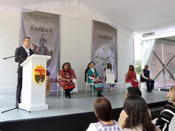 Inaugura Rutilio Escandón XXVII Expo Ámbar de Chiapas, en el Monumento a la Revolución, en la CDMX