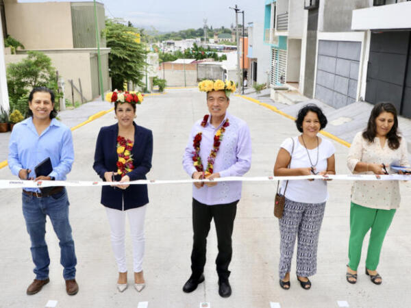 Inaugura Rutilio Escandón pavimentación del circuito vial de la colonia Barranca Verde, de Tuxtla Gutiérrez