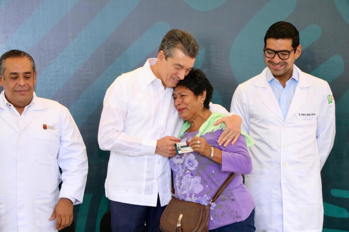 Realiza Rutilio Escandón entrega de primeras credenciales del programa IMSS-Bienestar en Chiapas