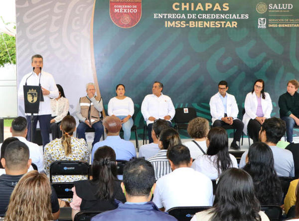 Realiza Rutilio Escandón entrega de primeras credenciales del programa IMSS-Bienestar en Chiapas