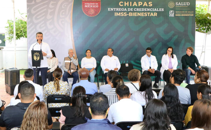 Realiza Rutilio Escandón entrega de primeras credenciales del programa IMSS-Bienestar en Chiapas