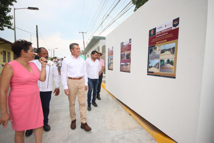 En Pichucalco, Rutilio Escandón inaugura la pavimentación de la calle principal