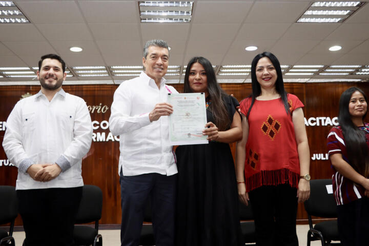 Entrega Rutilio Escandón constancias del curso “Formación en Cultura Política” a 977 jóvenes de Chiapas