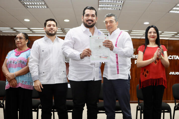 Entrega Rutilio Escandón constancias del curso “Formación en Cultura Política” a 977 jóvenes de Chiapas