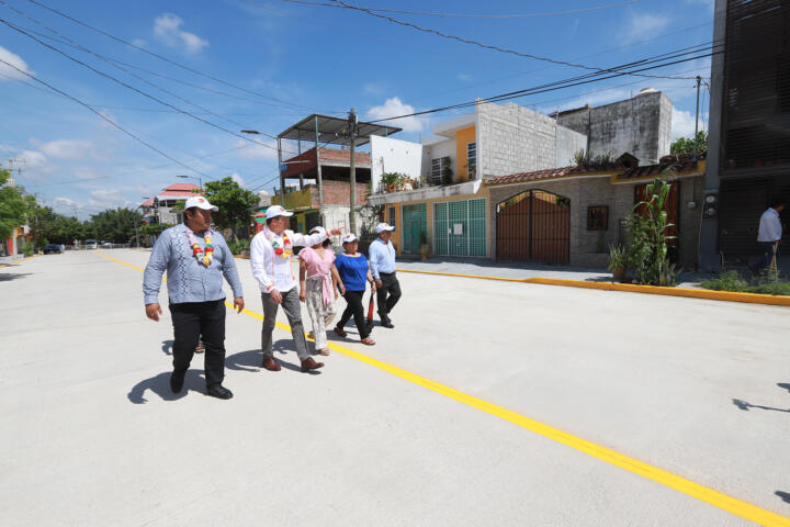 En Tuxtla, Rutilio Escandón inaugura pavimentación del Circuito las Casas Norte de la colonia La Misión