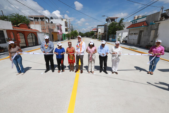 En Tuxtla, Rutilio Escandón inaugura pavimentación del Circuito las Casas Norte de la colonia La Misión