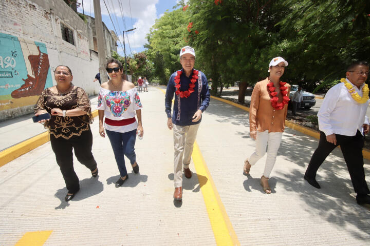 Rutilio Escandón cumple demanda añeja de habitantes de la colonia San José Yeguiste, de Tuxtla