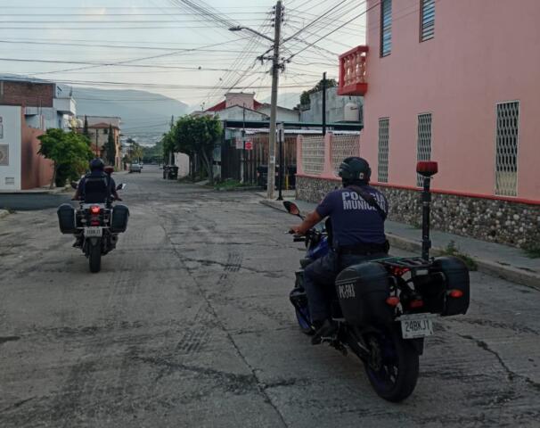 Realiza Policía Municipal barrido motorizado en colonias y parques de Tuxtla