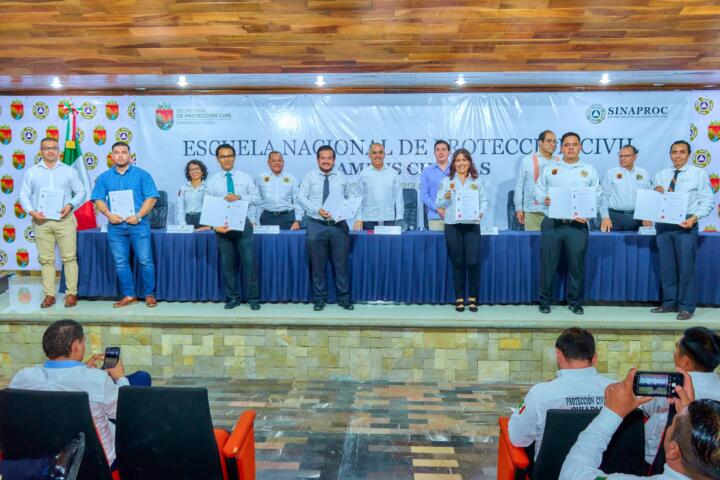 Alumnos, docentes de la Enaproc Chiapas y personal de CFE reciben certificados CONOCER