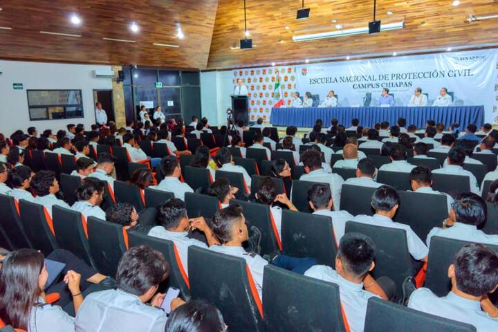 Alumnos, docentes de la Enaproc Chiapas y personal de CFE reciben certificados CONOCER