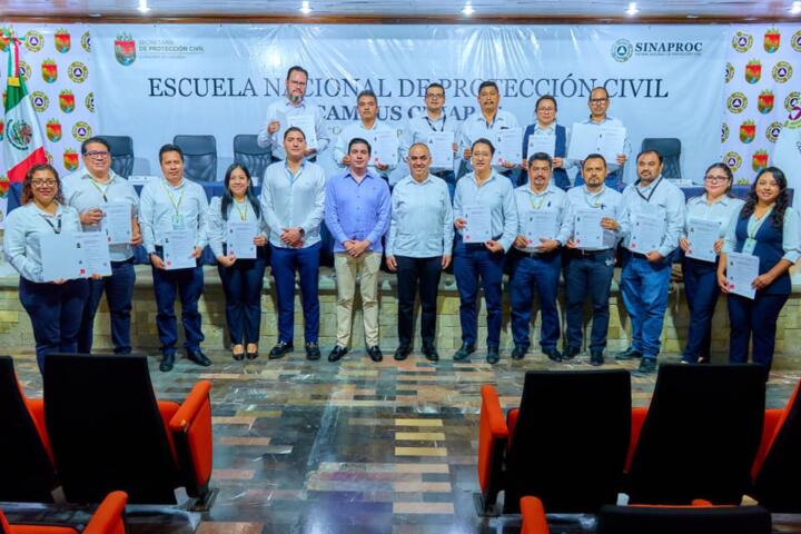 Alumnos, docentes de la Enaproc Chiapas y personal de CFE reciben certificados CONOCER