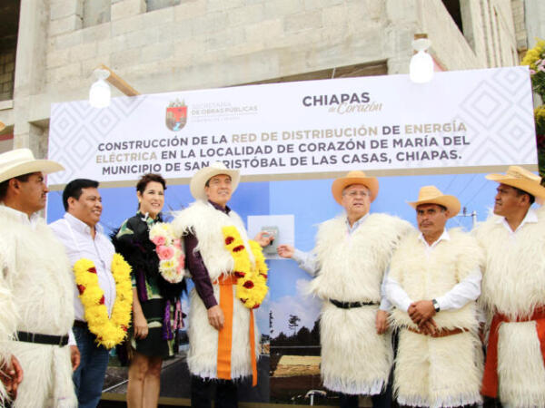 Rutilio Escandón inaugura red eléctrica en Corazón de María, municipio de San Cristóbal de Las Casas