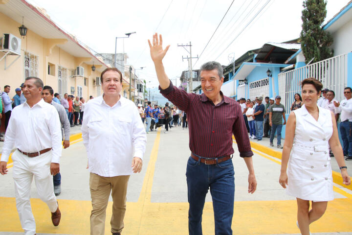 Rutilio Escandón inaugura pavimentación y mejoramiento integral de vialidad en Villaflores