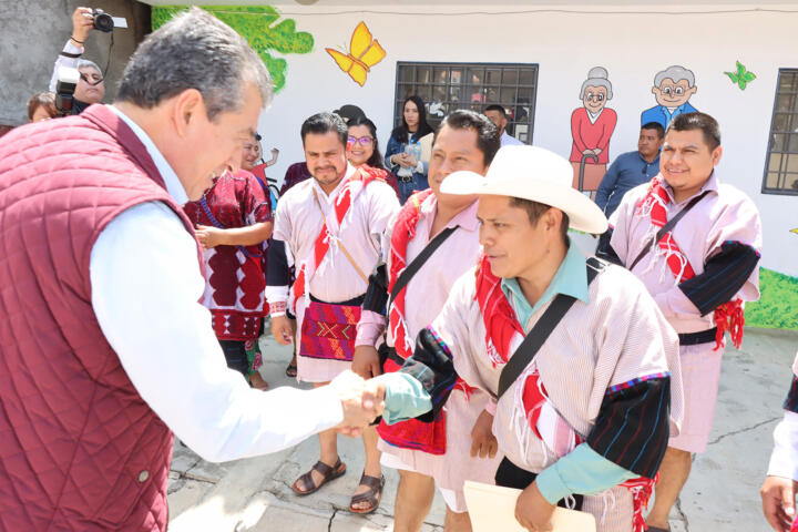 Entrega Rutilio Escandón Sistema Integral de Agua Potable a habitantes de Chalchihuitán