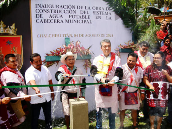 Entrega Rutilio Escandón Sistema Integral de Agua Potable a habitantes de Chalchihuitán