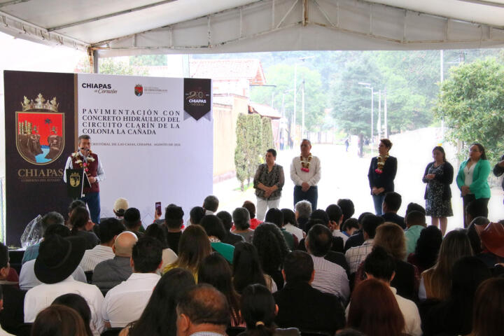 Inaugura Rutilio Escandón pavimentación integral del Circuito Clarín de colonia La Cañada, en San Cristóbal